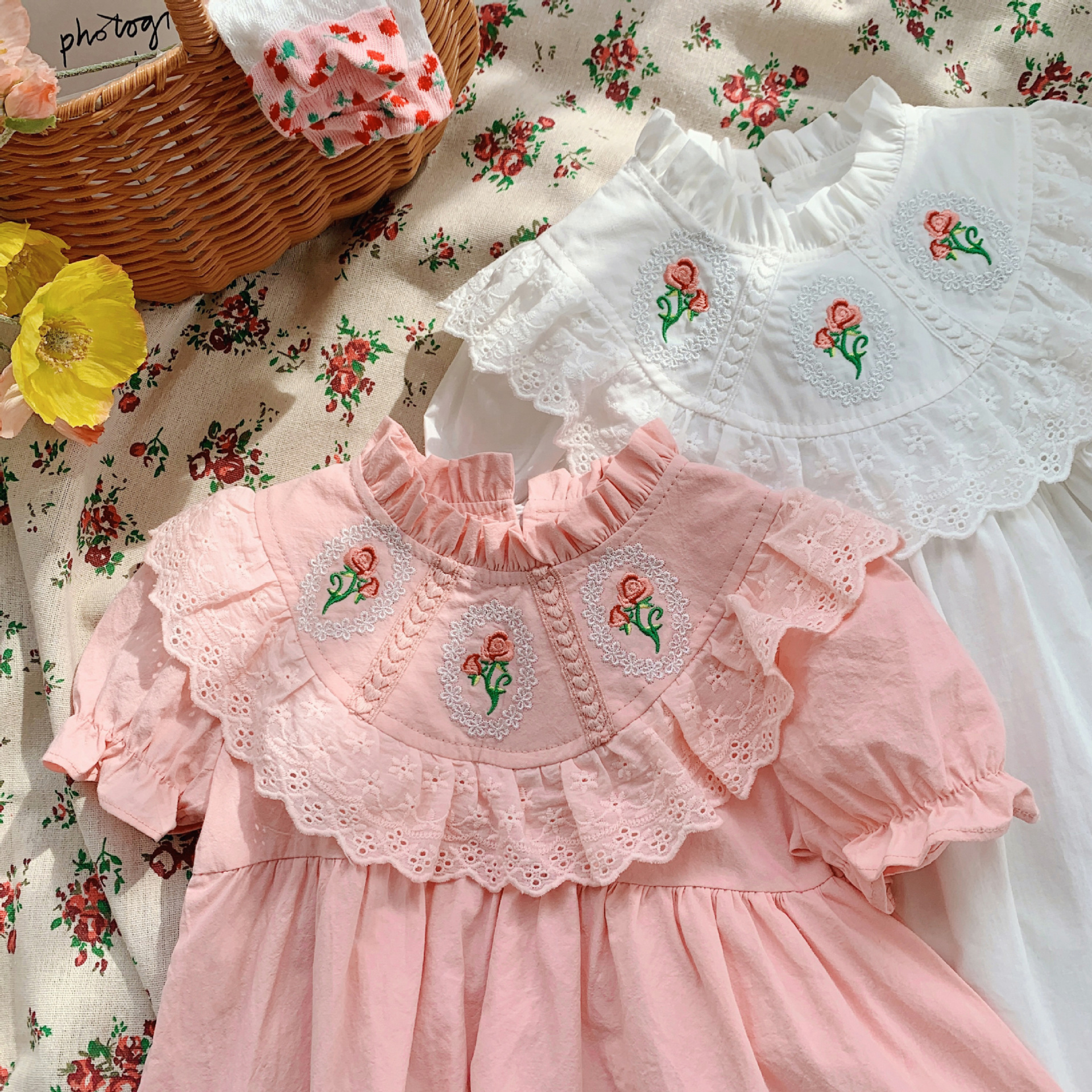 French retro rose embroidery girls dress 2023 Summer lace short sleeve cotton children's skirt wholesale