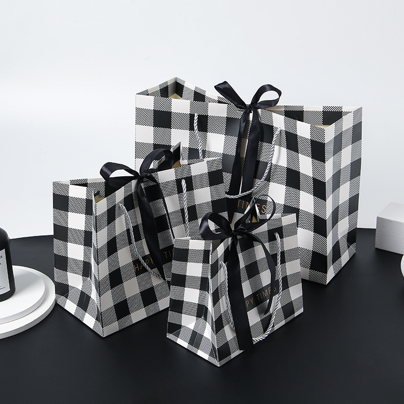 New black and white business gift bag simple packaging Bag tote bag for boys and girls gift bag with ribbon