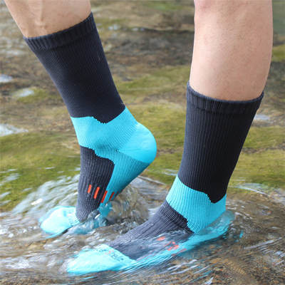 Outdoor waterproof socks mid-tube mountaineering socks camping sports skiing wading breathable quick-drying riding waterproof socks