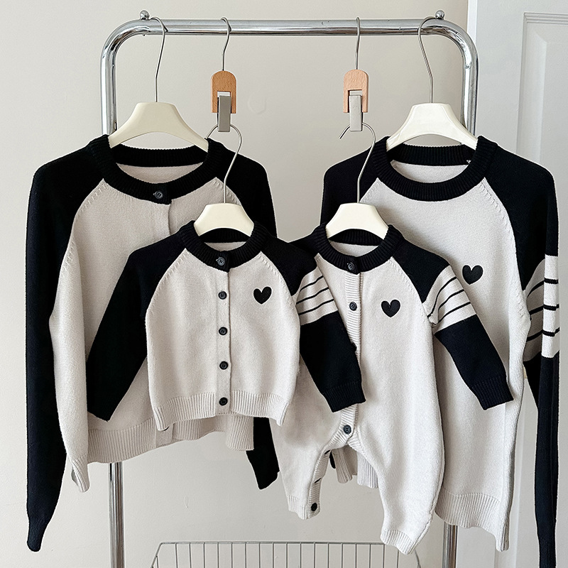 Parent-child clothing Korean 2025 new autumn clothing a three or four climbing clothing family decoration love raglan sleeve sweater tide