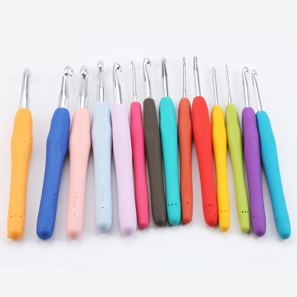 Factory high-grade TPR color soft handle crochet sweater wool scarf DIY knitting tools aluminum hook wholesale