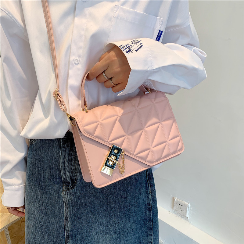 Bag women's 2022 fashion Joker popular handbag solid color indentation rhombus ins shoulder slung women's bag wholesale