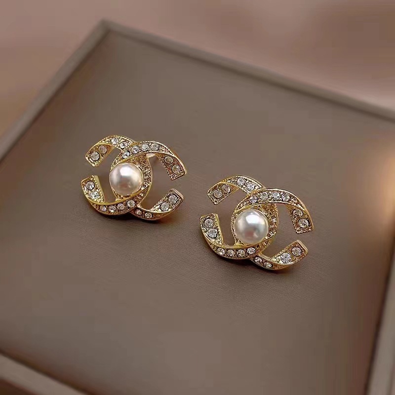 Chanel style double C pearl stud earrings for women light luxury niche design high-grade temperament socialite style design earrings