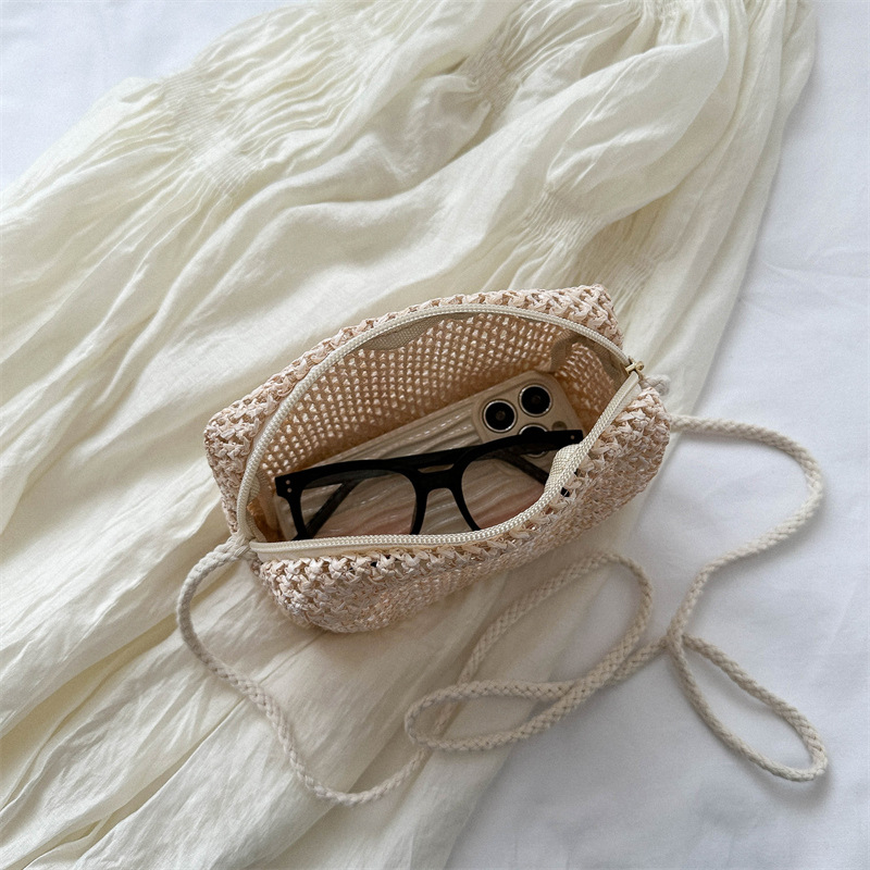 Summer Mini Handmade Woven Bag Women's 2023 New Fashionable Small Fresh Style Pastoral Style Crossbody Straw Woven Bag Small Square Bag