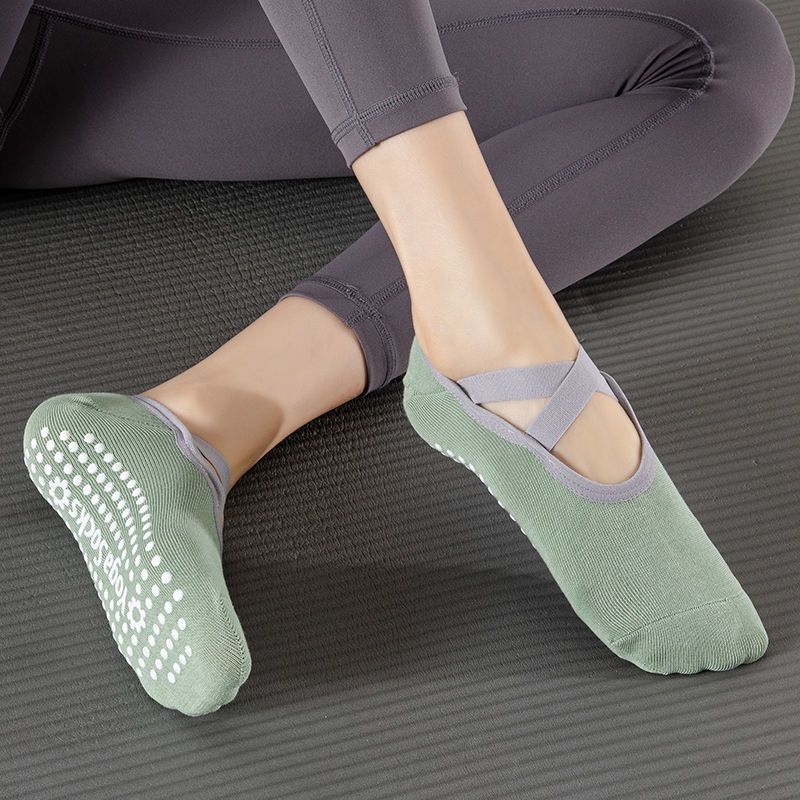 Professional Non-slip Silicone Yoga Socks for Women_voghion.com