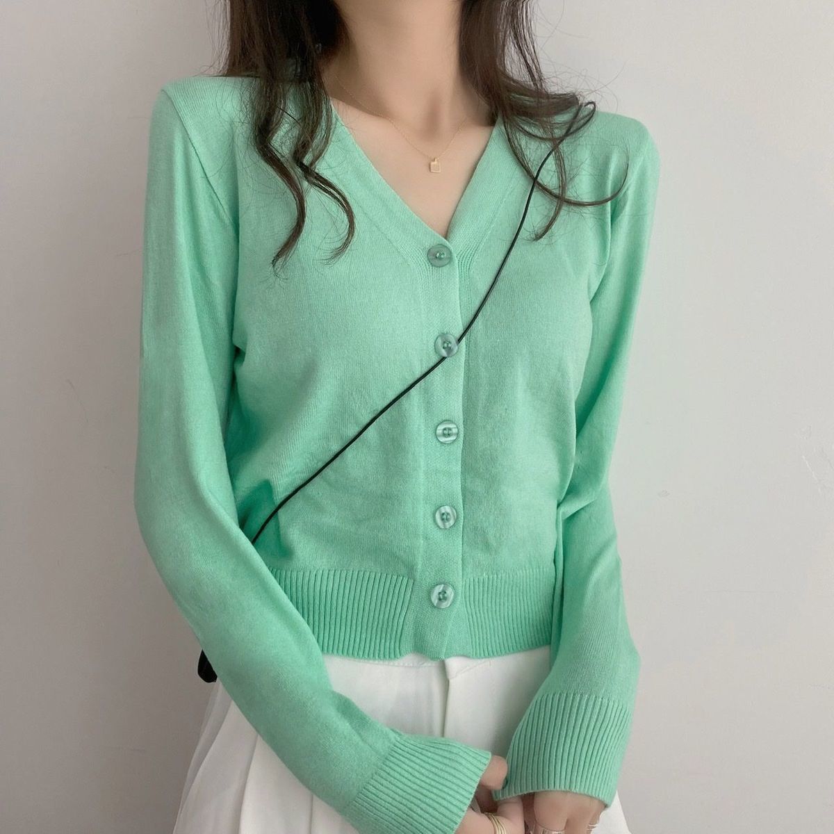 Southeast Asia 2022 New Women's Long-sleeved Sweater All-match Short V-neck Cardigan Coat Women's Sweater Women's Top_voghion.com