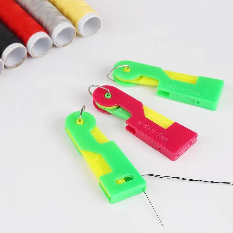 Wholesale plastic needle threading device automatic needle threading device for the elderly no threading needle threading artifact one yuan store supply