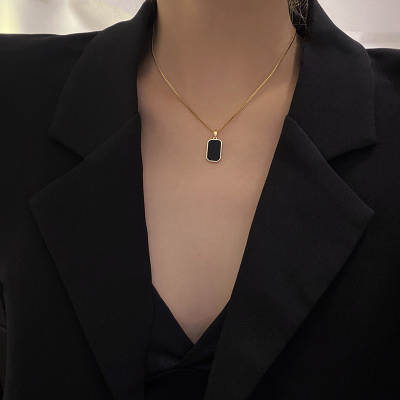 New trendy Golden square black shell titanium steel necklace geometric personality all-match clavicle chain ins non-fading jewelry