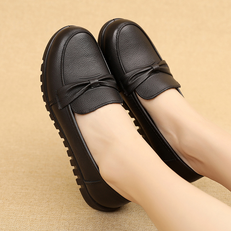 New cowhide mother women's shoes soft soles middle-aged and elderly casual shoes comfortable flat soles mother shoes factory direct wholesale