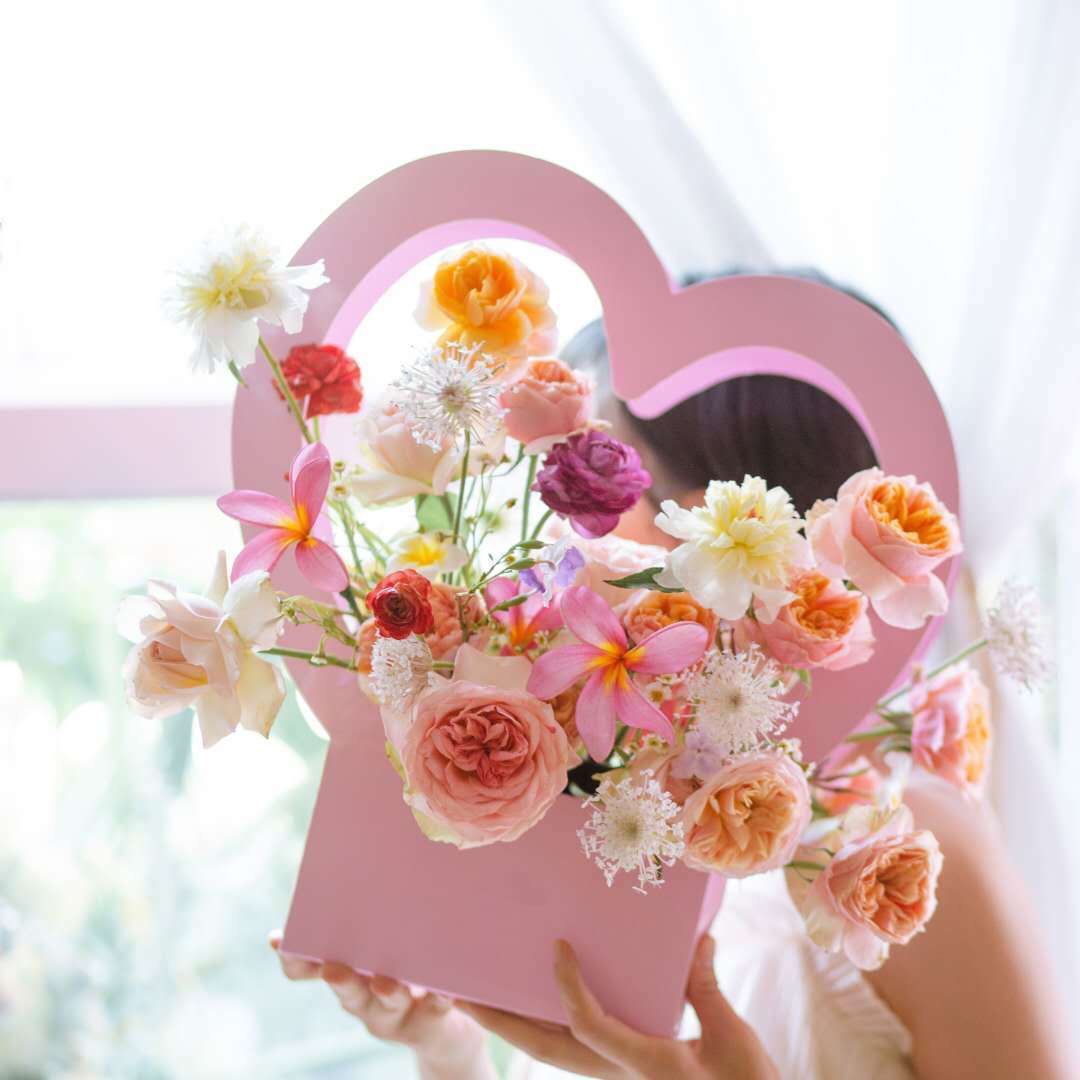 Hollow Love Flower Packaging Fashion Portable Flower Box Flower Bag Material Paper Flower Basket Valentine's Day Gift Bag