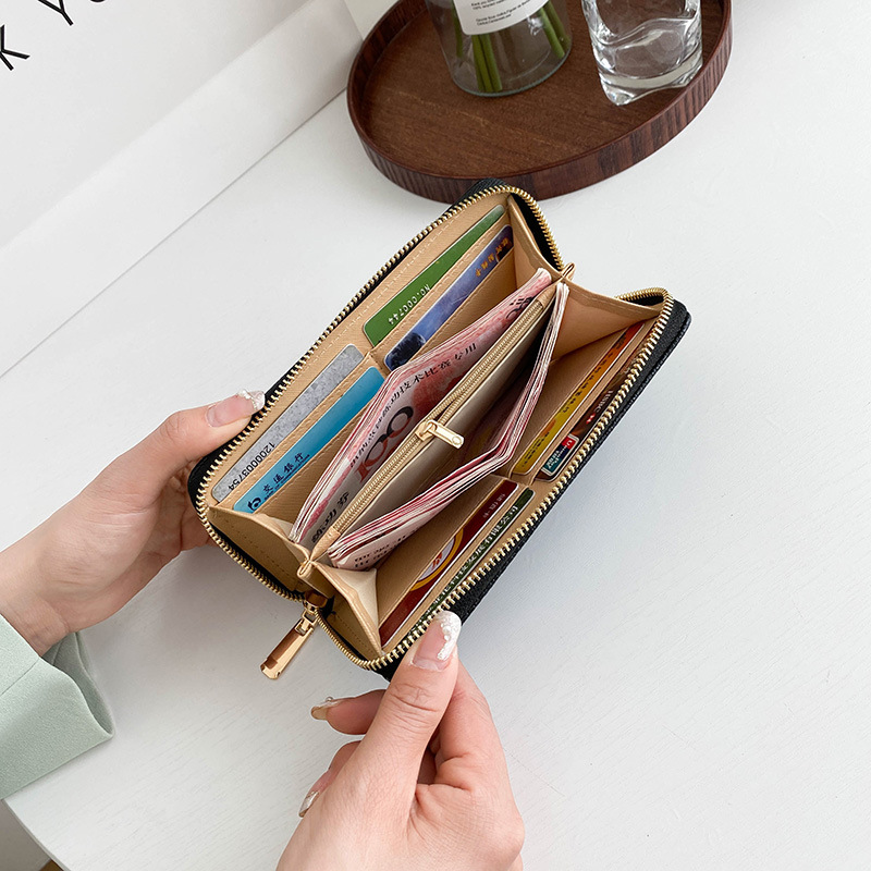 New 2022 Devil Fish Pattern Women's Wallet Mid-length Zipper Clutch Fashionable Solid Color PU Wallet Phone Bag