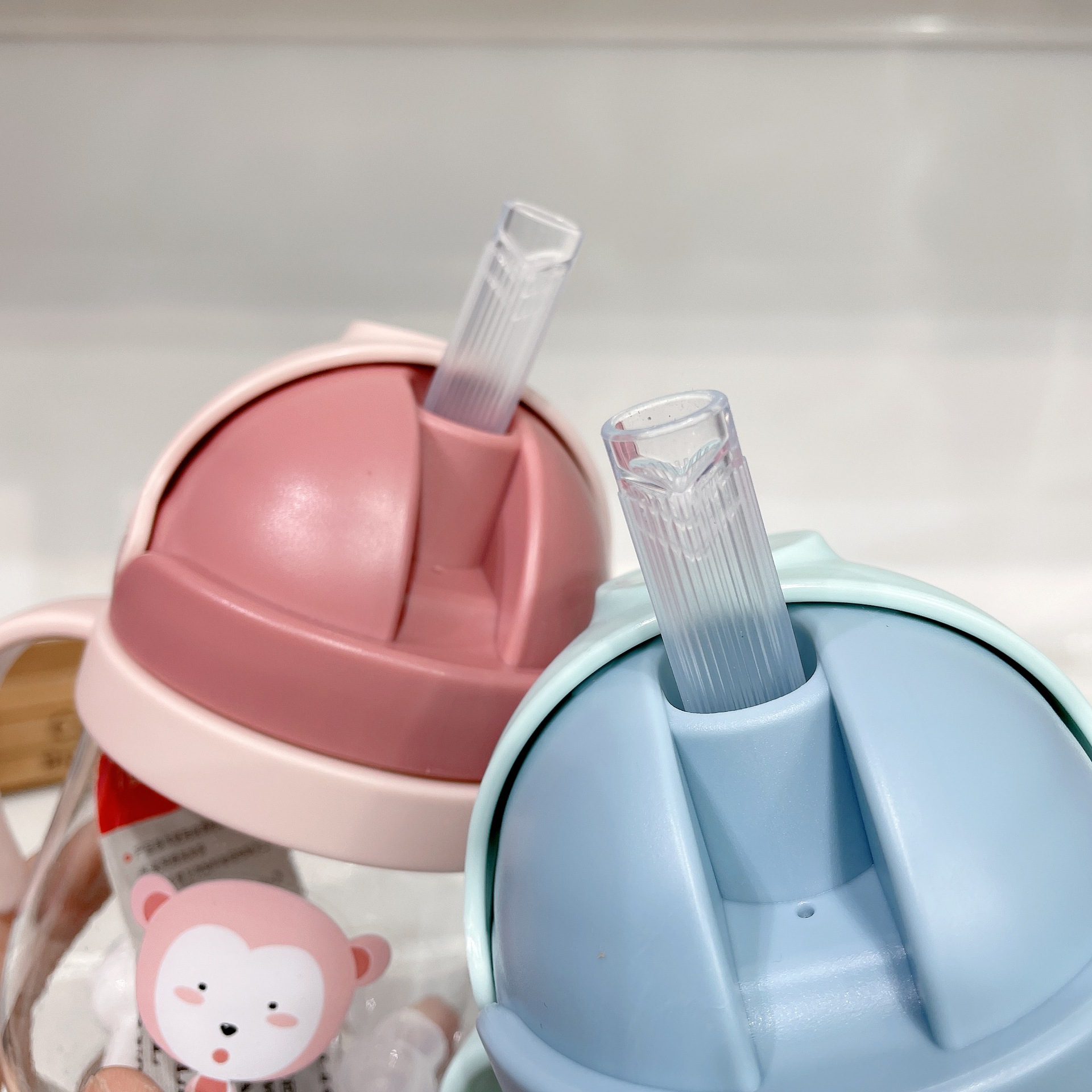 Spring and summer new baby straw cup baby drink cup 250 ml inverted watertight V-shaped straw