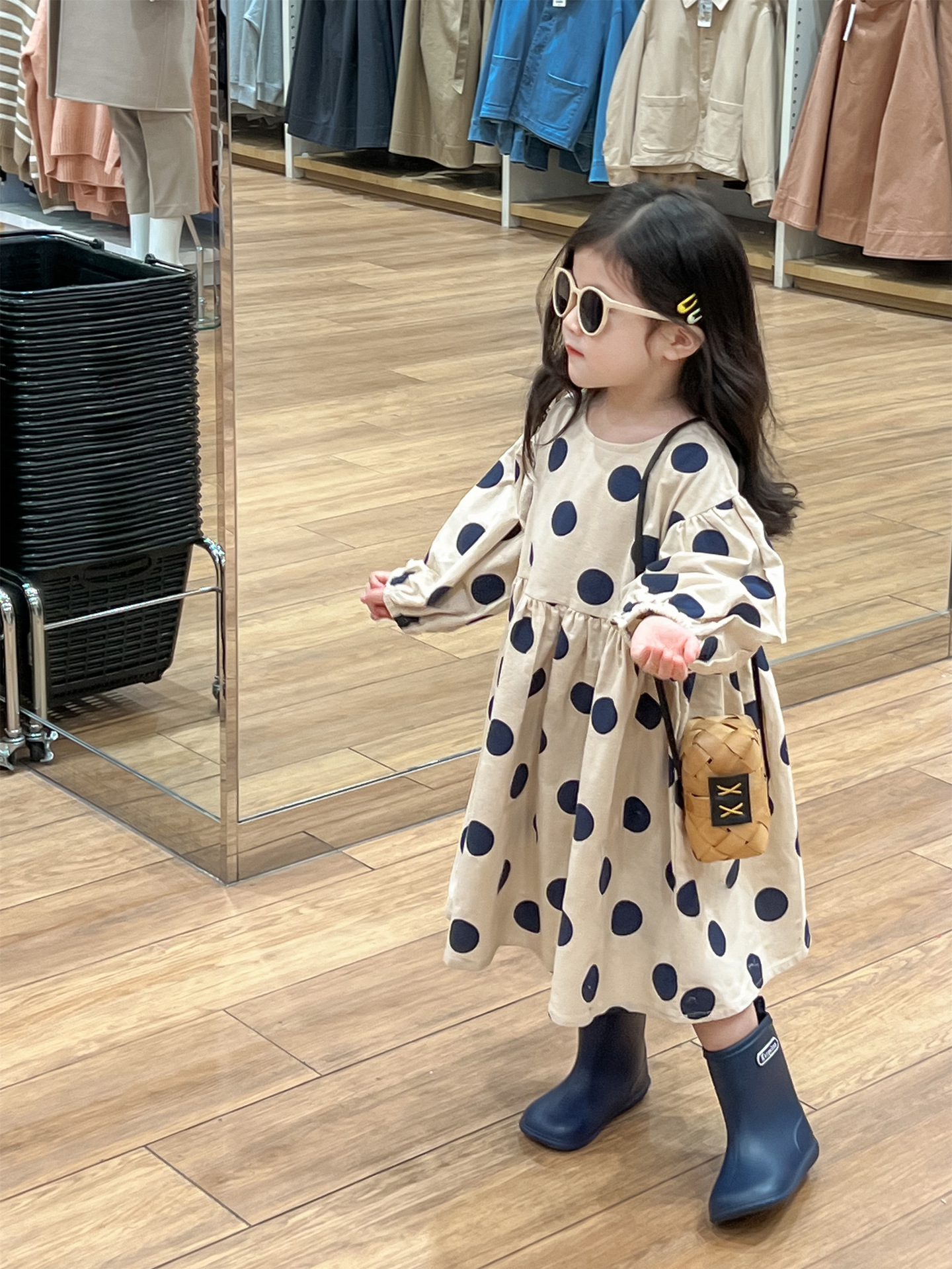 2024春裝女童氣質復古滿印波點磨毛中長款大裙擺寬鬆公主連衣裙