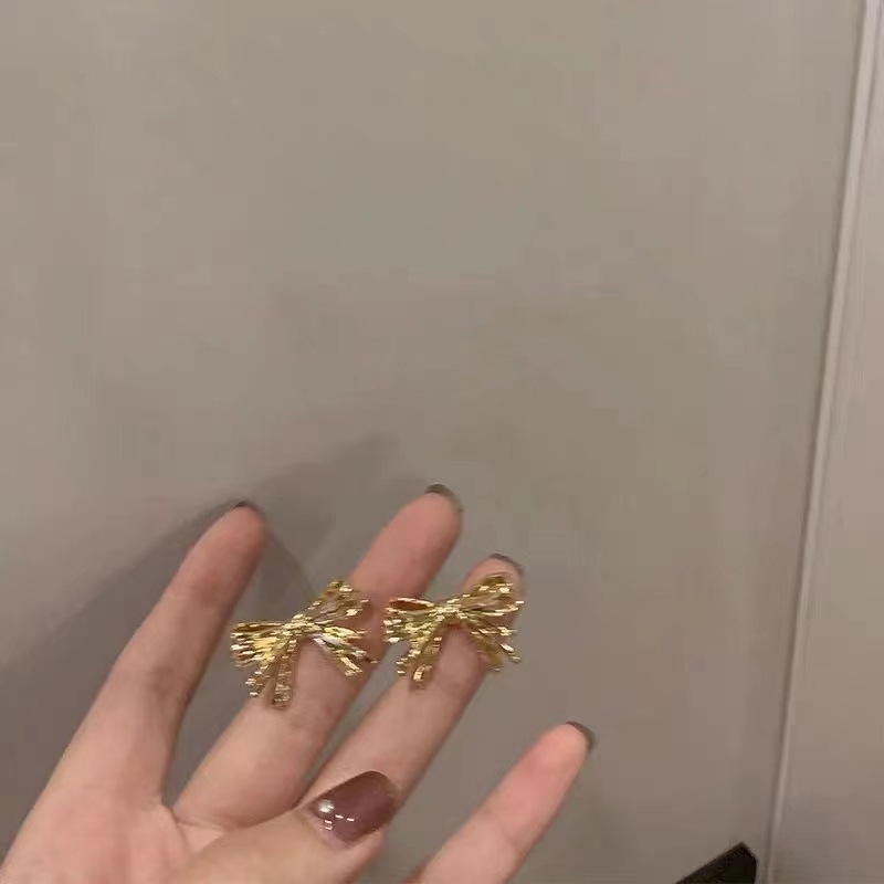 金屬蝴蝶結耳環2022年新款潮高級感輕奢耳飾氣質冷淡風銀針耳釘女