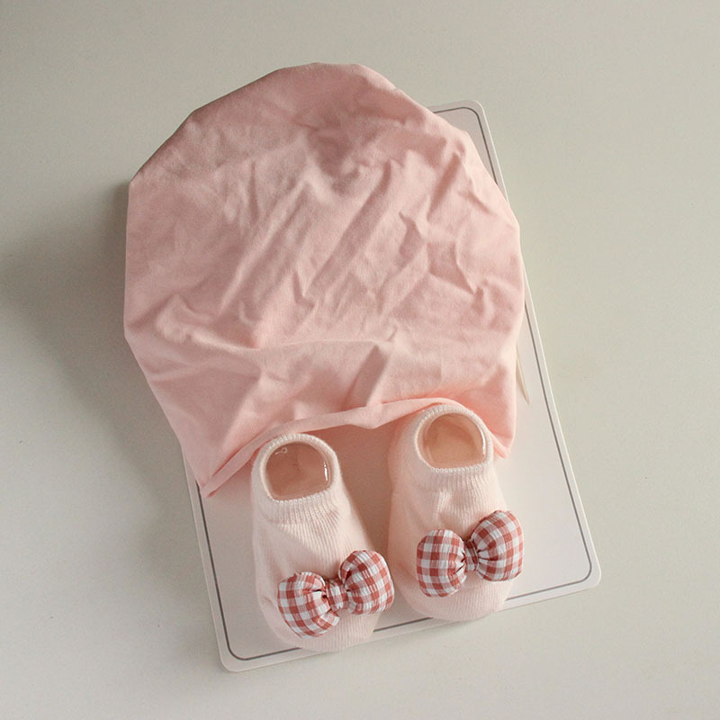 Baby hat protection halogen door spring and autumn baby girl baby flower foreign style fontanelle protection cap newborn fetal cap socks set