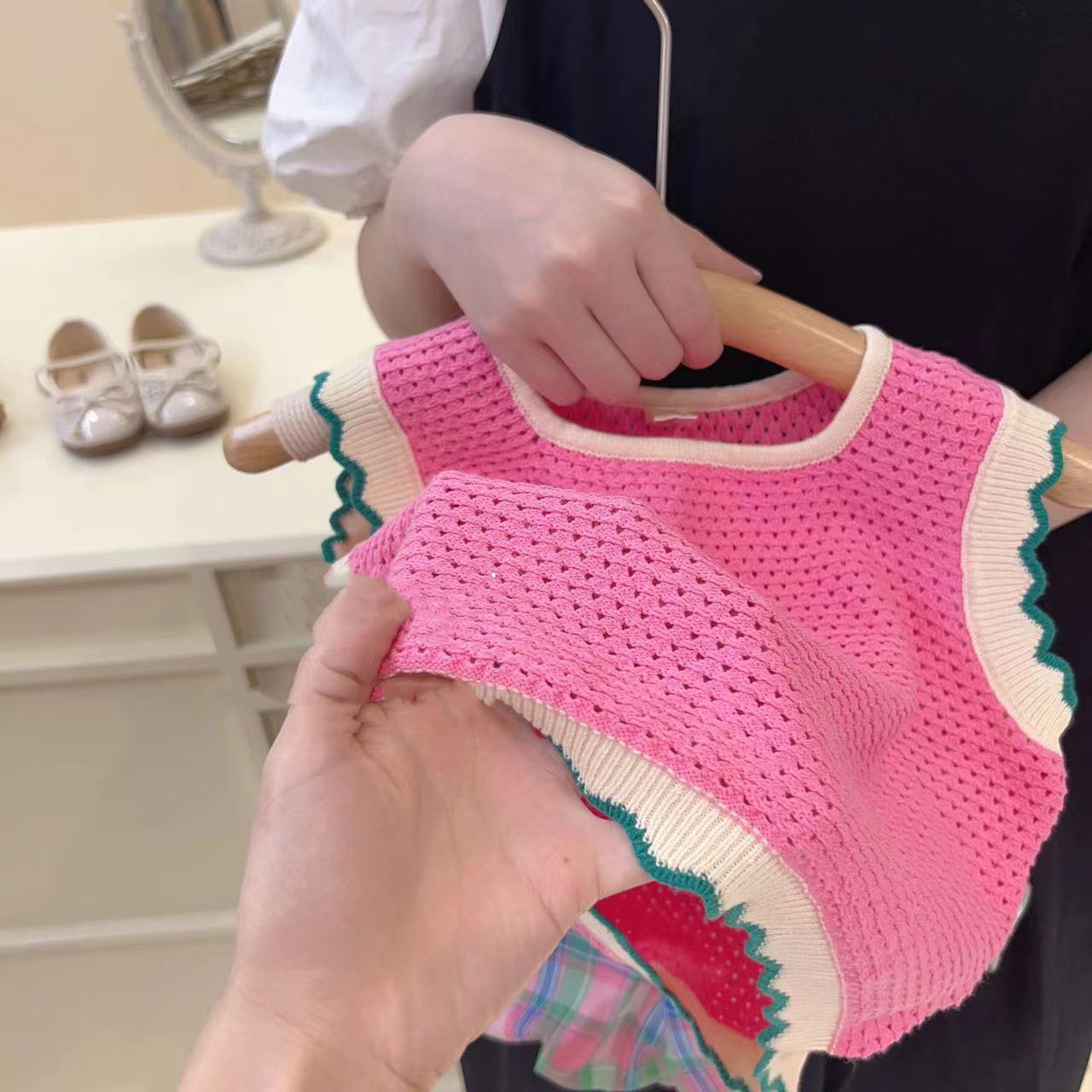 Girls' summer suit 2023 Western style fashionable baby girls' pink knitted vest Plaid flower bud shorts two-piece set