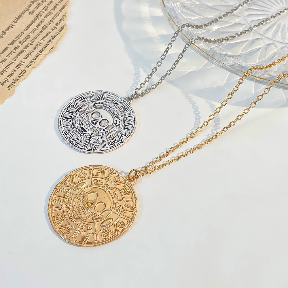 European and American Movie Jewelry Pirates of the Caribbean Necklace Aztec Gold Coin Chain Men Skull Necklace Pendant