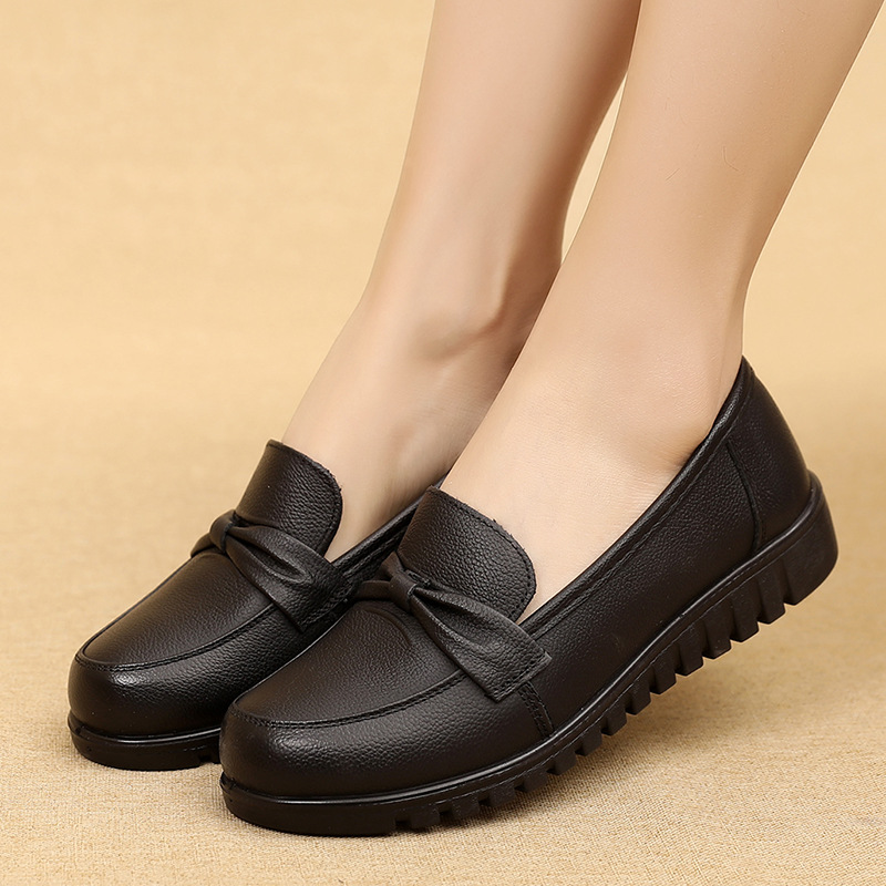 New cowhide mother women's shoes soft soles middle-aged and elderly casual shoes comfortable flat soles mother shoes factory direct wholesale
