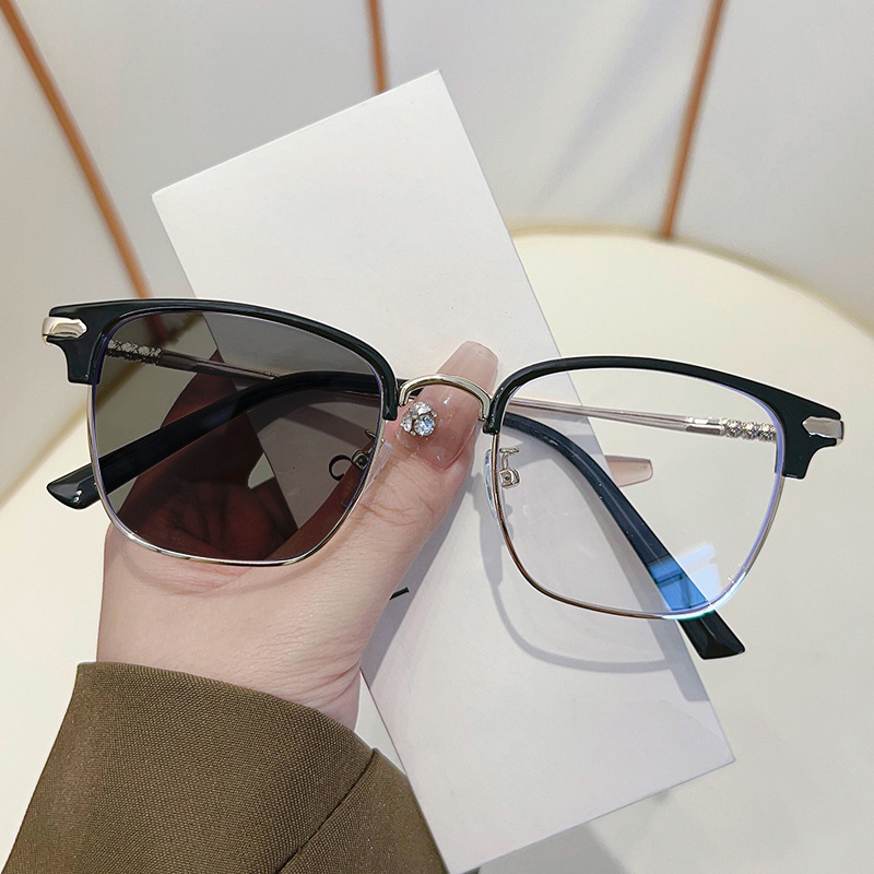 821 Pu Shuai color-changing reading glasses middle-aged and elderly young business half-frame anti-blue light intelligent photosensitive gray glasses