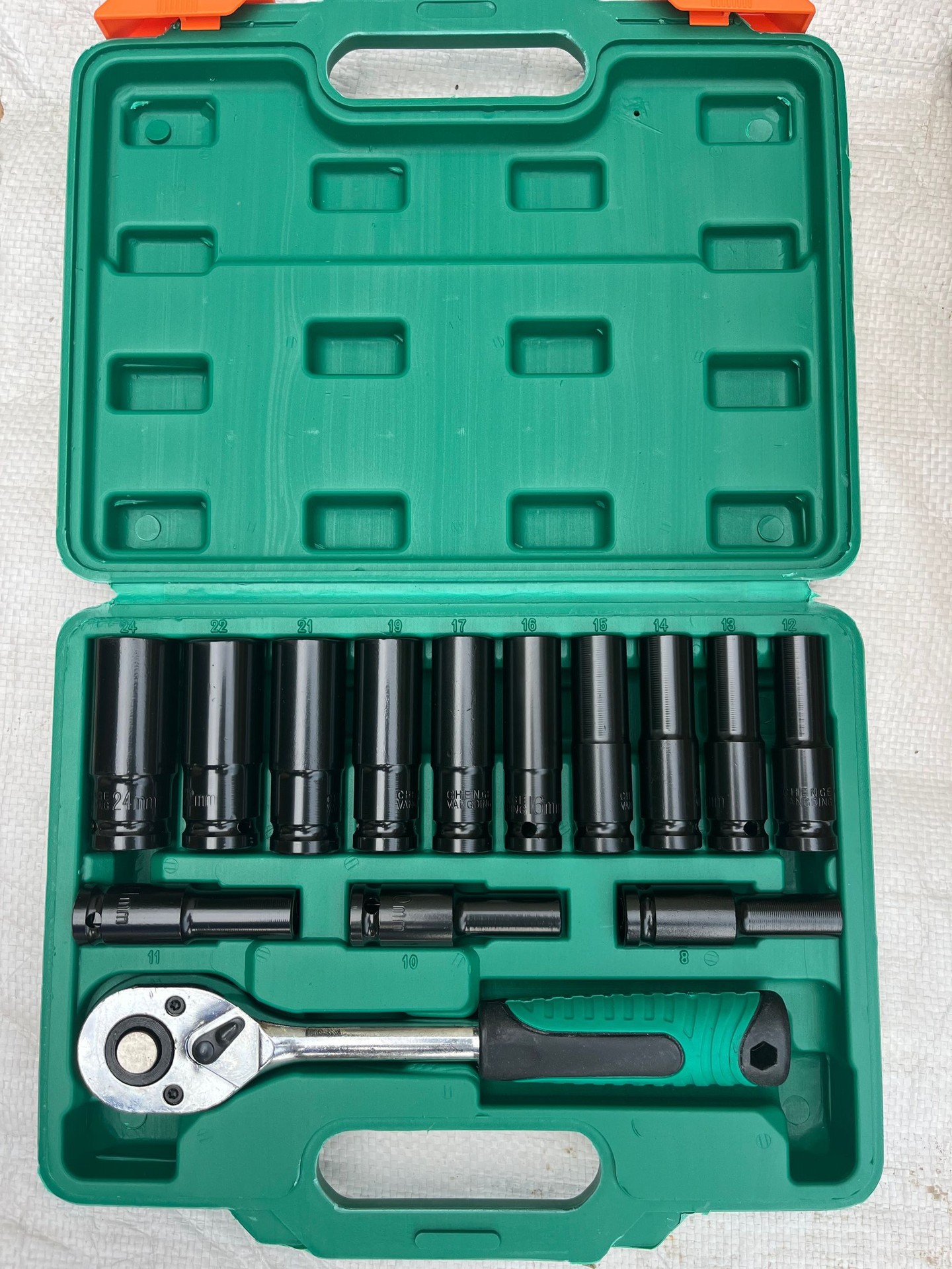 Pneumatic extension sleeve 14-piece set 1/2 auto repair big fly Ratchet combination maintenance tool