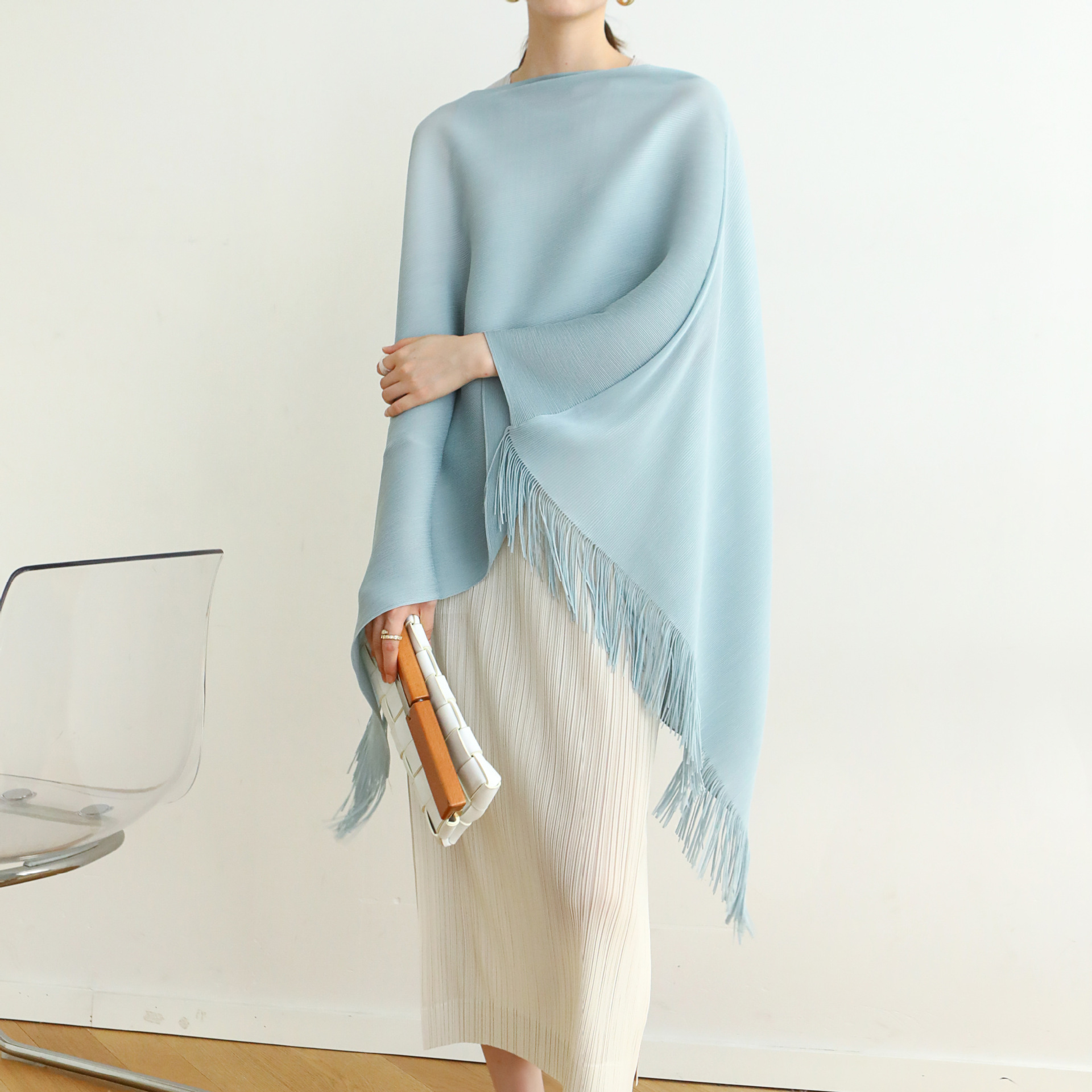 Directly supplied by the manufacturer 2024 autumn and spring high-end pleated light luxury style with various styles of dressing tassel sleeveless shawl jacket