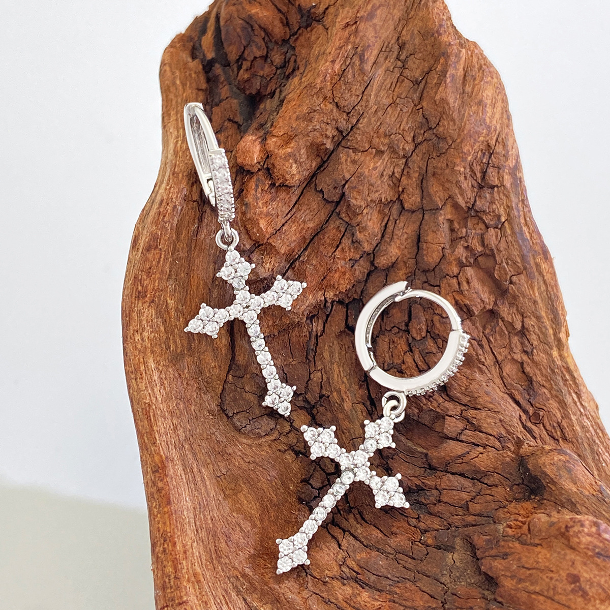 European and American ins style diamond cross earrings women's French style light luxury Super Flash cross earrings cross-border fashion earrings
