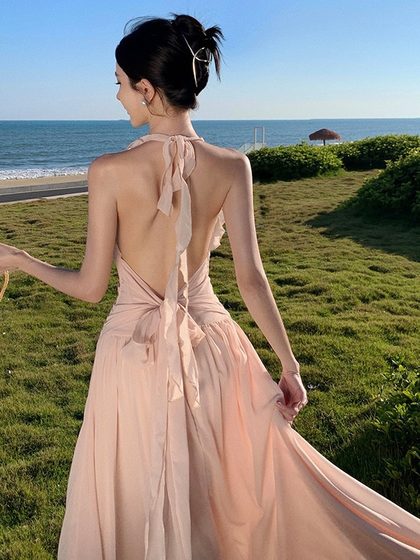 High-end sleeveless V-neck halter dress gentle temperament wooden ear backless seaside holiday beach dress Super fairy