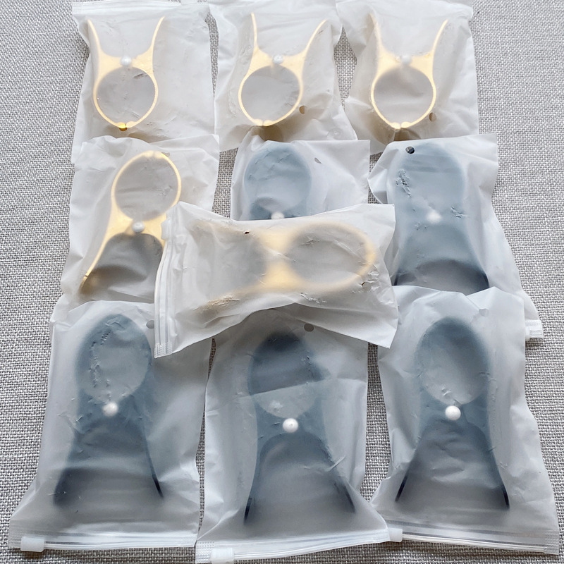 Large Thickened Aluminum Alloy Quilt Clip Windproof Strong Seamless Drying Cotton Quilt Clip Black Gold for Household