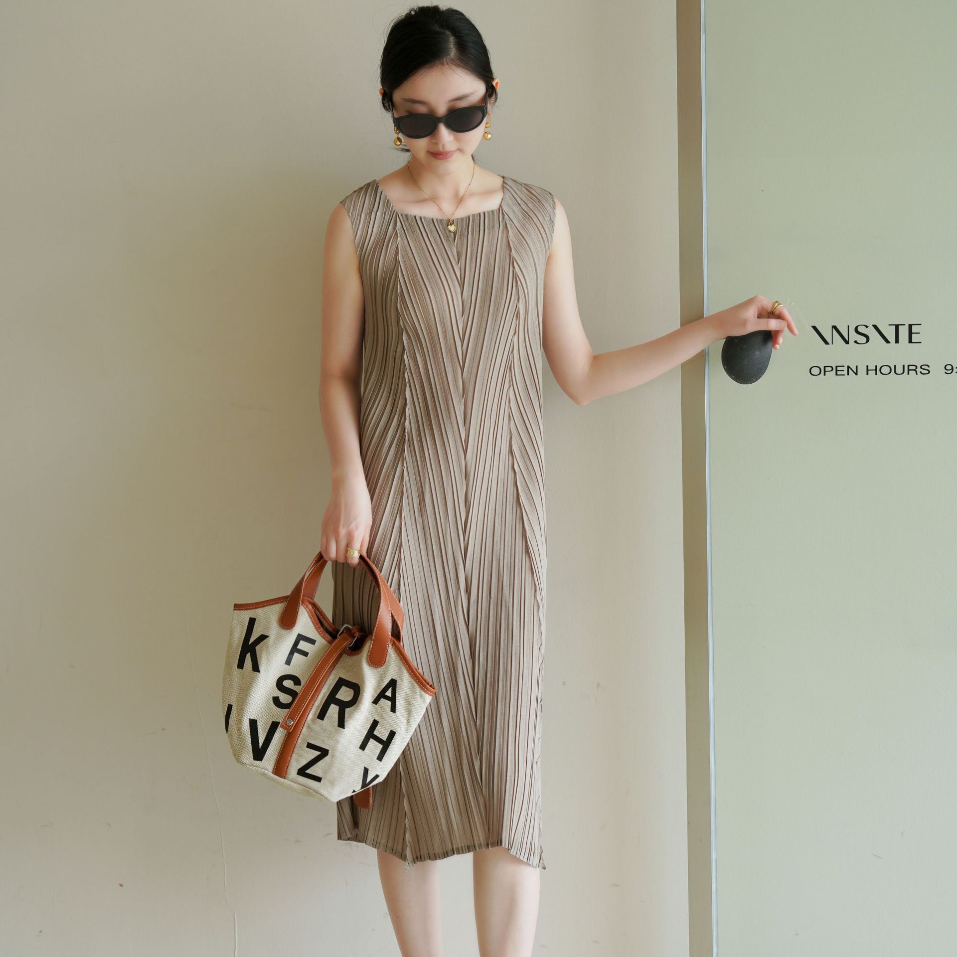 Quality 2024 summer high-end pleated I-letter soft, thin, fresh and sweet lady fashion dress