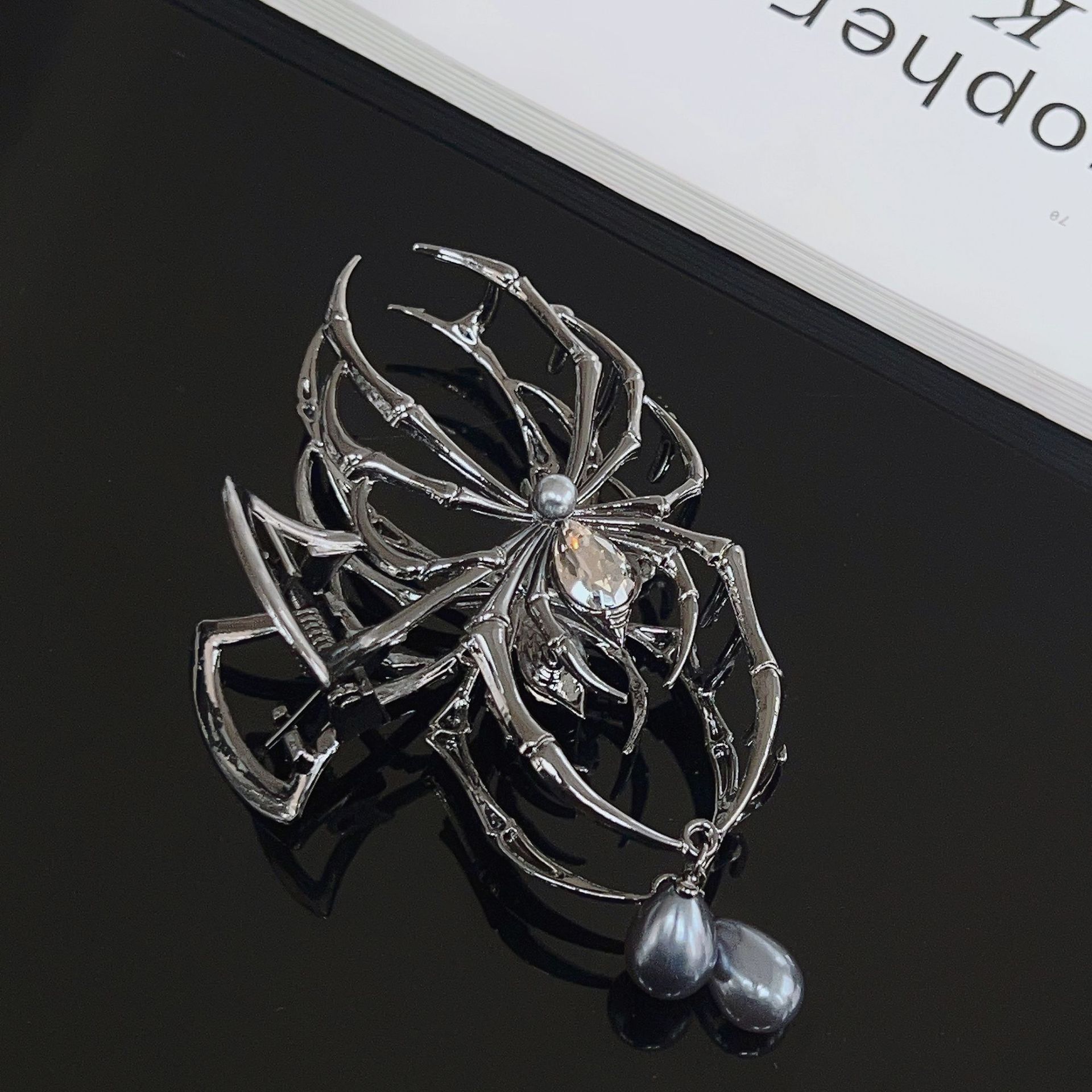 Distinctive Spider Tassel Disc Hair Grab Hair Accessories Back Head Hairpin Children's Hairpin Summer Flower Shark Clip Headwear_voghion.com