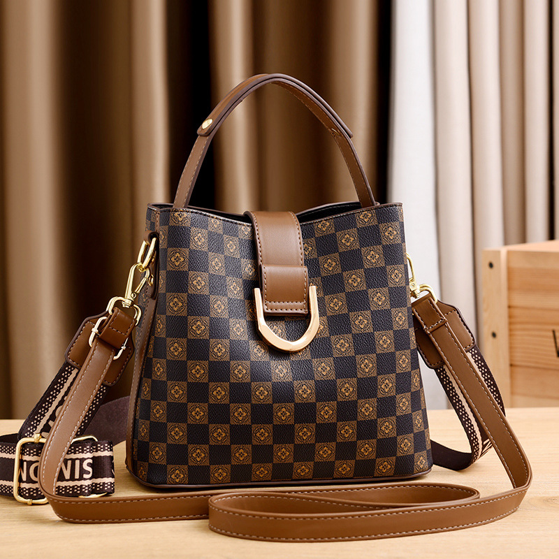 Wholesale Fashion Portable Small Bag Women's New Bucket Bag Simple Commuter Women's Bag Textive Shoulder Crossbody Bag