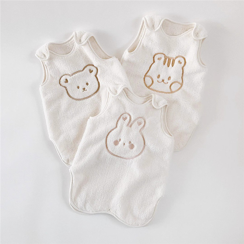 ins South Korea autumn and winter coral fleece sleeping bag embroidered baby warm sleeping bag baby jumpsuit anti-kick quilt