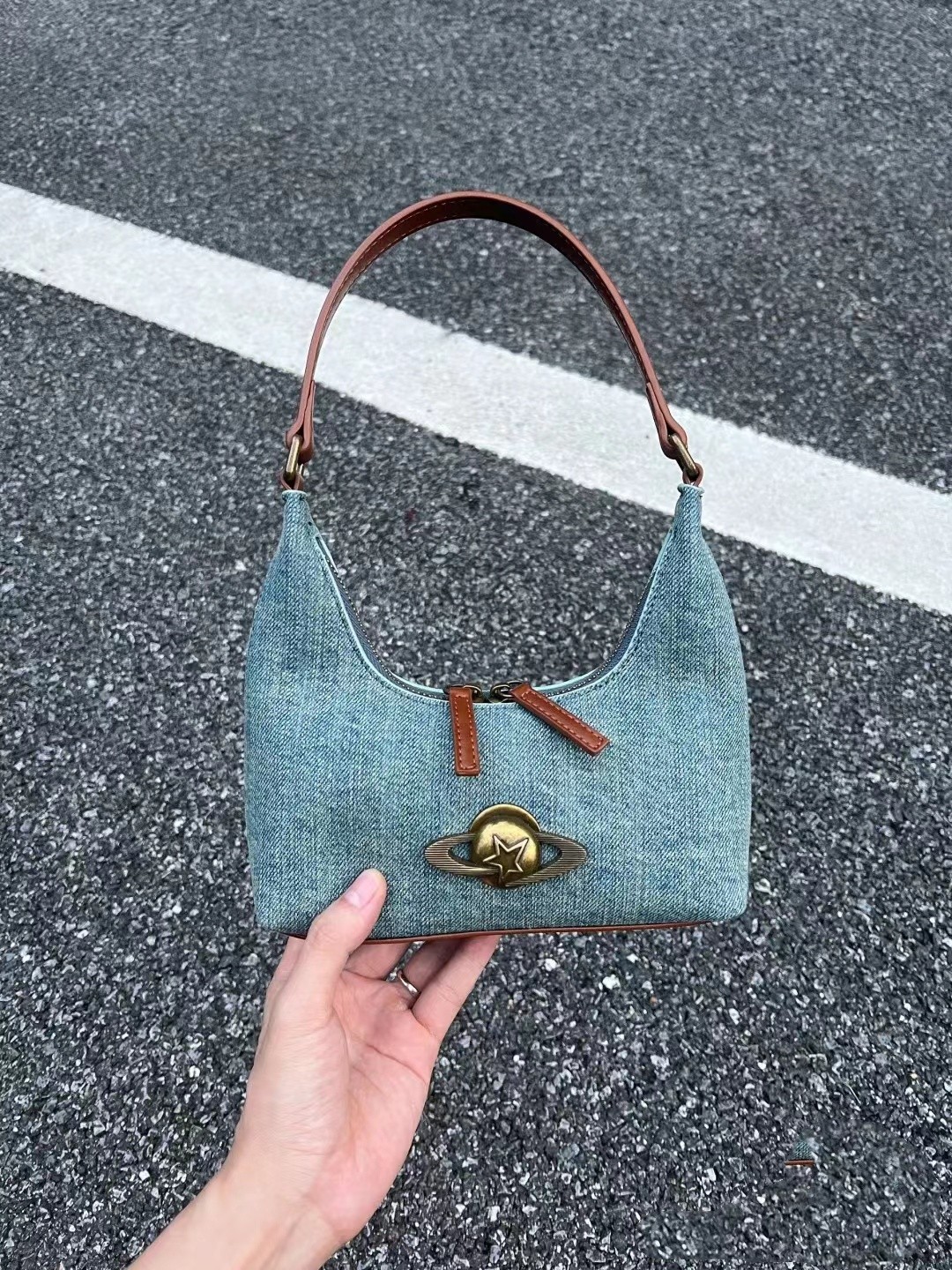 2023 autumn and winter New underarm bag wandering planet shoulder bag all-match handbag niche Denim underarm bag wholesale