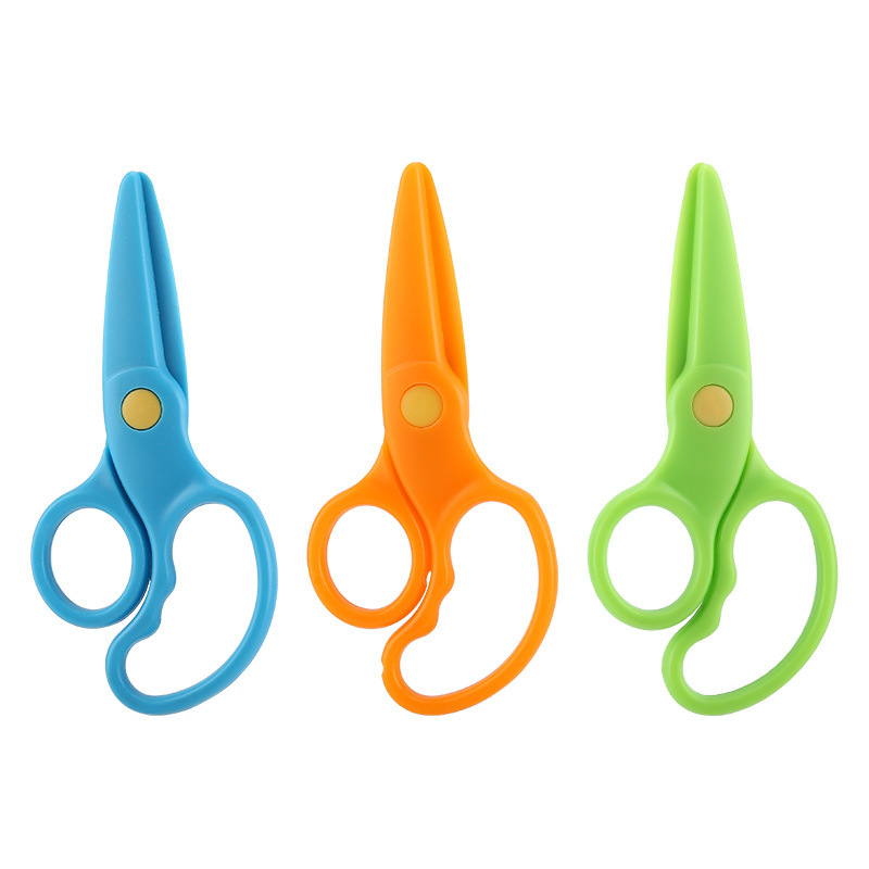 Children's Plastic Handmade Scissors Safe and Hands-free Small Scissors for Household Kindergarten and Primary School Students for Paper-cutting DIY