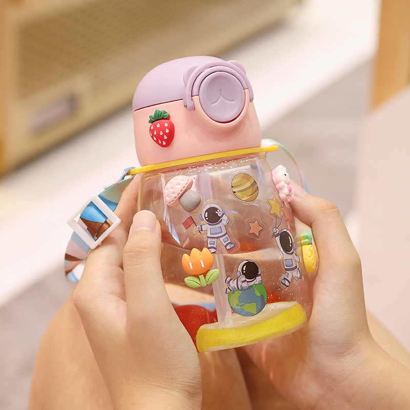 New Cartoon children's plastic cup stickers large capacity straw water Cup male and female students crossbody outdoor bounce Cup