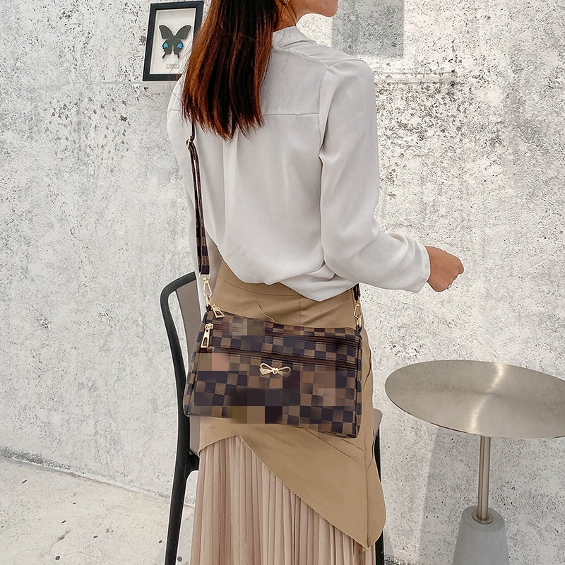 Bag spring and summer new messenger bag Korean middle-aged and elderly mother flower shoulder bag running Jianghu stall women's bag wholesale