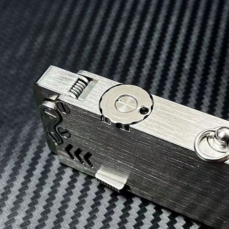 ナッソー機械戦甲龍蛇灯油ライター一ボタン発射点火砥石防風ライター卸売り代行|undefined