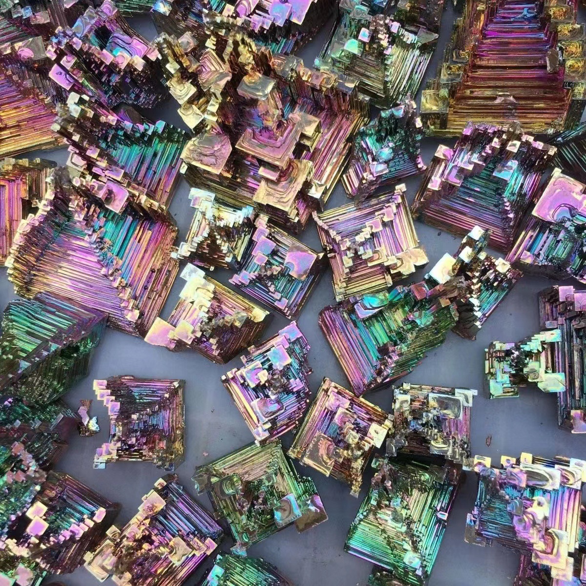 Natural bismuth ore raw stone bismuth crystal mineral chemical elements colorful ore decoration metal ore standard rare stone ornaments