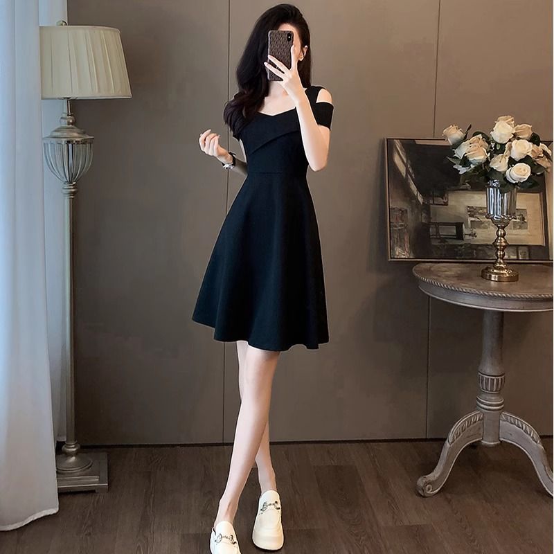 Black French Shoulder dress Women's Summer 2024 New Elegant Slimming Hepburn Style Sling Skirt for Small Women