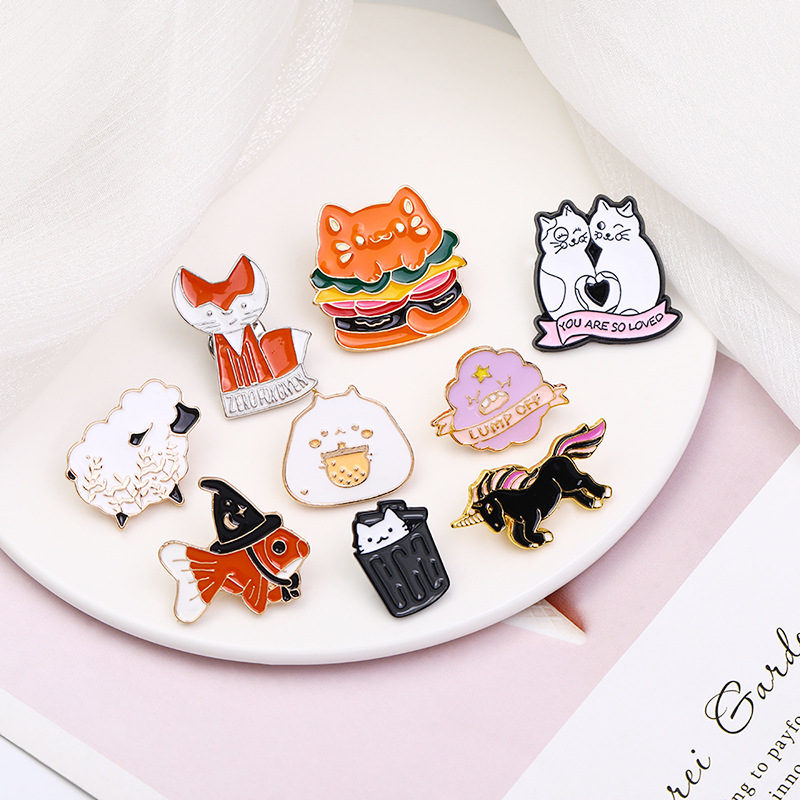 Cross-border alloy animal series brooch cute cartoon cat metal badge New Anime badge clothing accessories
