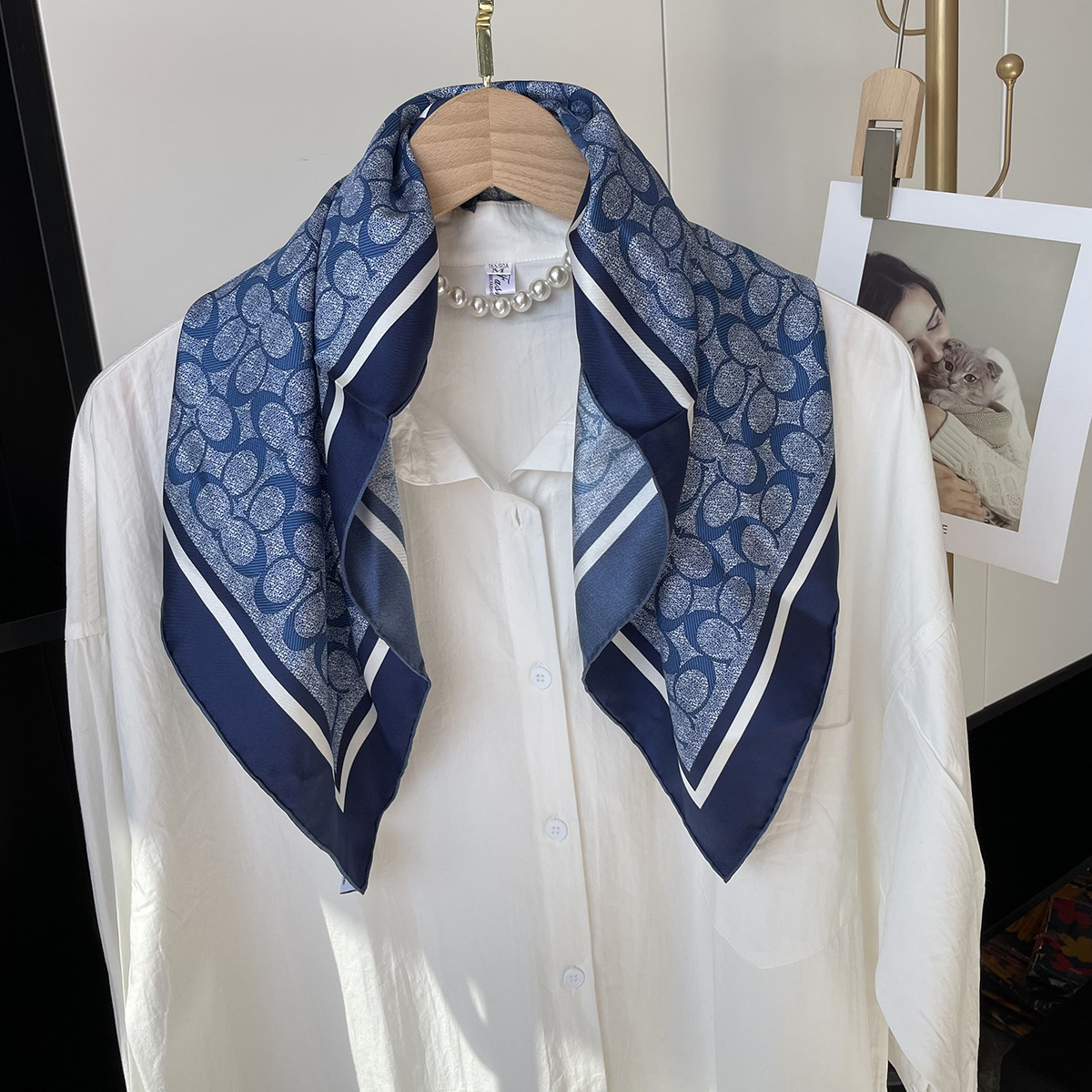 High-end 100% Mulberry Silk Scarf Women Spring and Summer French Silk Scarves All-match Twill 70 Square Scarves Wholesale Scarves