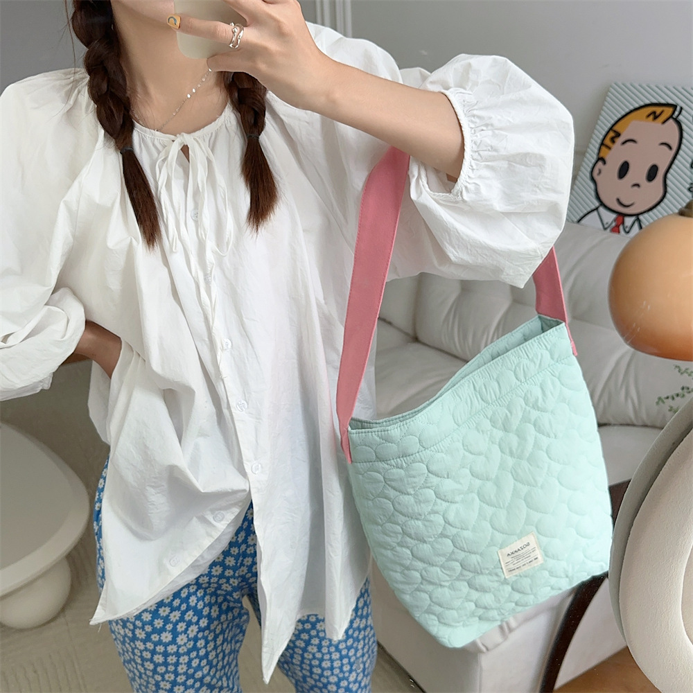 38241 ins new contrast color shoulder bag student female practical large capacity mummy bag quilted shoulder bag female_voghion.com