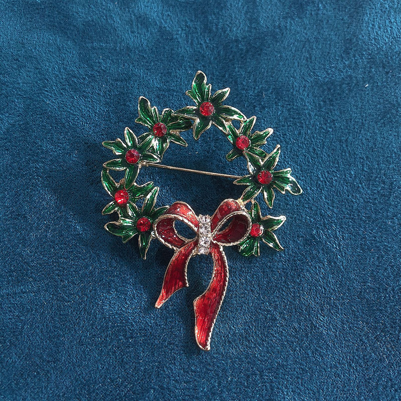 New Christmas Series Brooch Christmas Tree Deer Snowman Alloy Diamond Droplet Oil Pin Clothing Accessory