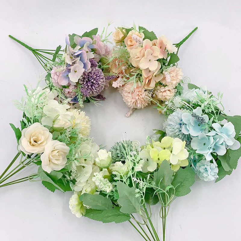 バラのアジサイのヨーロッパ式の7叉の牡丹の組み合わせの花束をシミュレーションします。|undefined