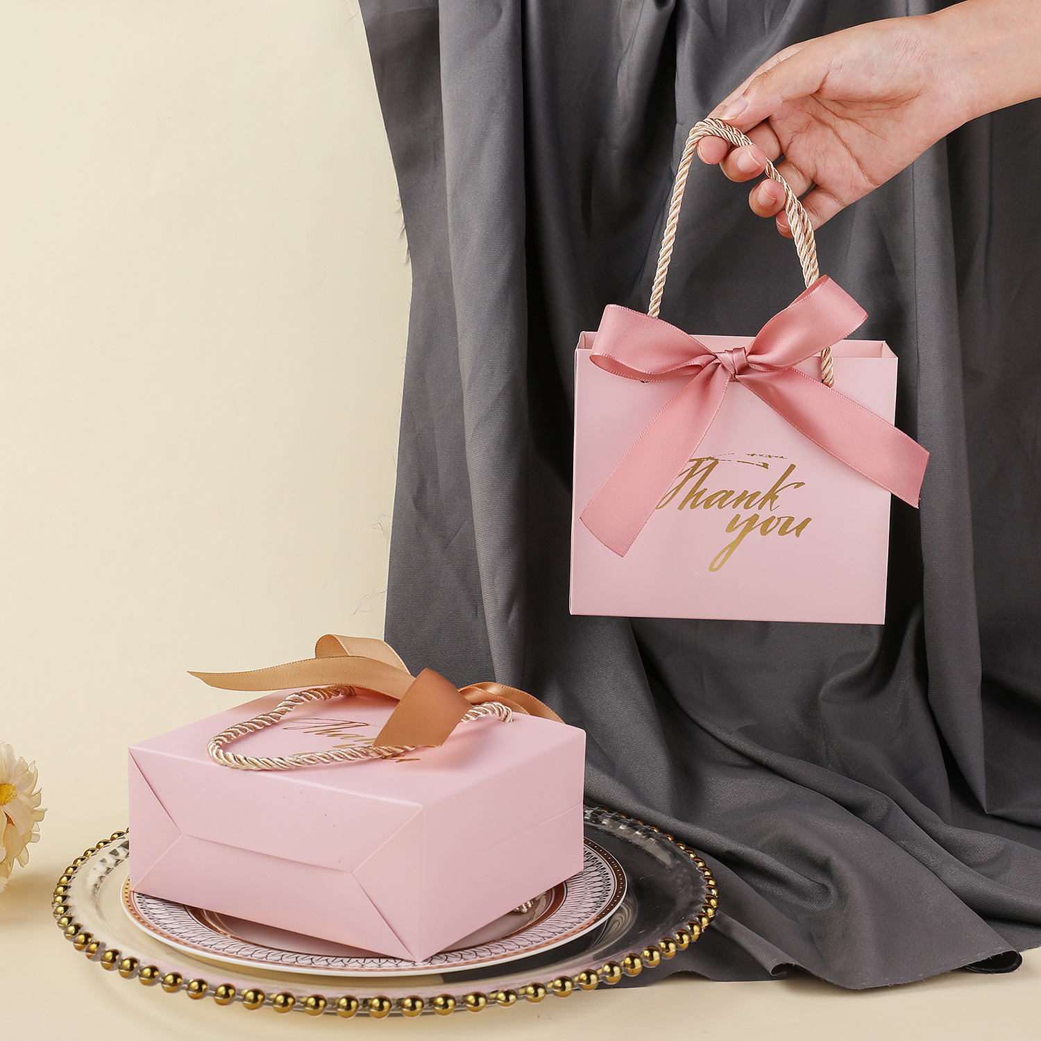 Cross-border candy box gift handbag creative fresh sweet princess style pink wedding candy box packaging