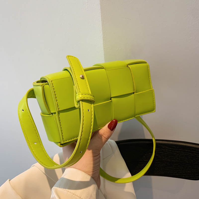 High-end Sense Bag All-match Shoulder Bag for Women 2023 New Internet Popular Hand-woven Crossbody Bag Chest Bag Small Square Bag