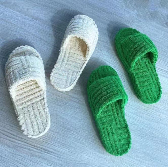 2022 spring and autumn new one-word thick-soled Mao Mao slippers women's embossed cotton slippers European and American foreign trade plus size towel slippers women