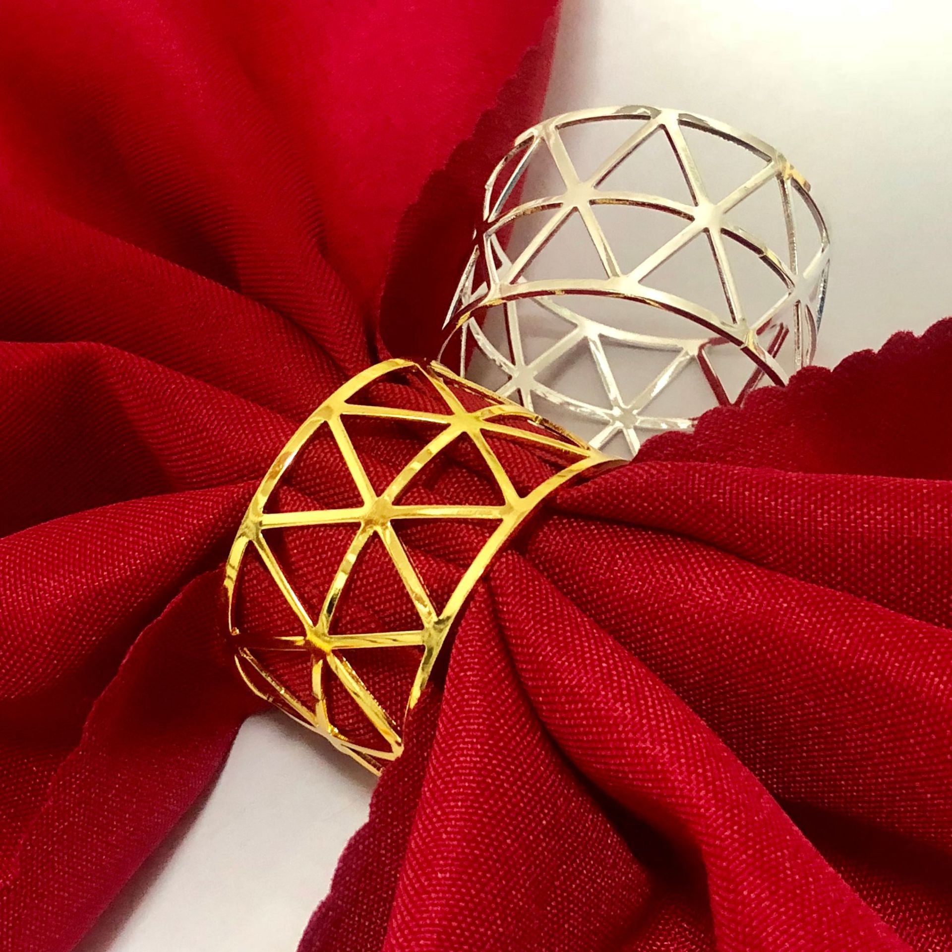 Factory direct dinner party holiday party table decoration hollow triangle napkin buckle napkin ring napkin ring