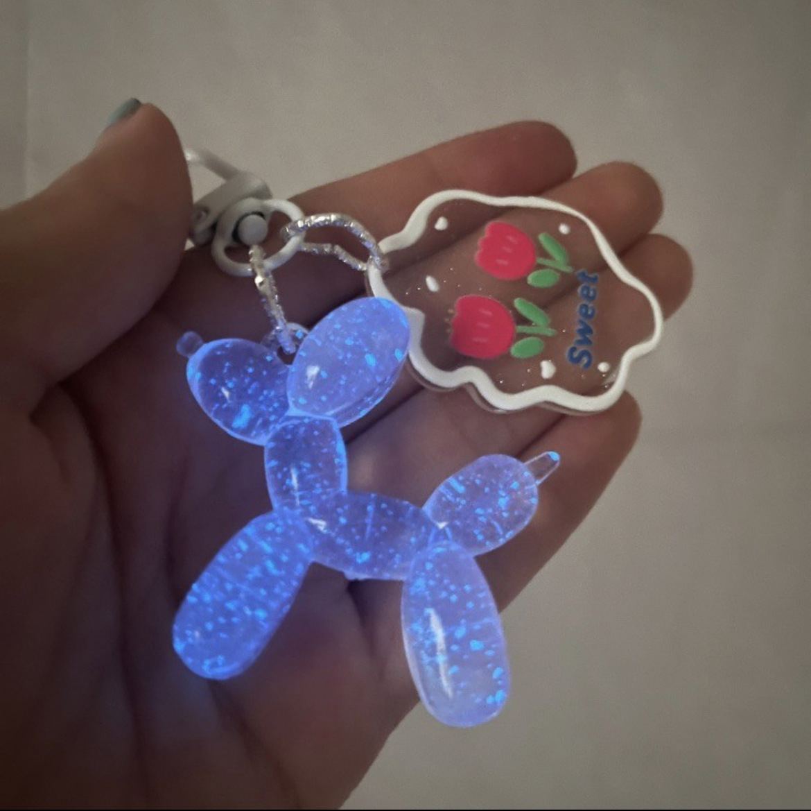 2023 New Luminous Star Balloon Dog Keychain Bag Pendant Color Key Chain Cartoon Flower Brand Jewelry