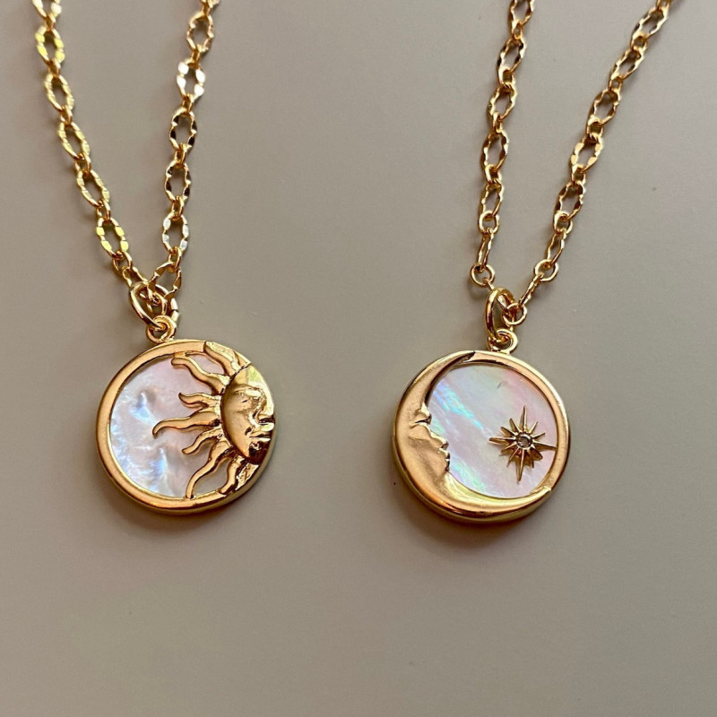 復古立體太陽月亮圓形硬幣項鍊母貝吊墜飾品 鈦鋼爐內真金電鍍18k